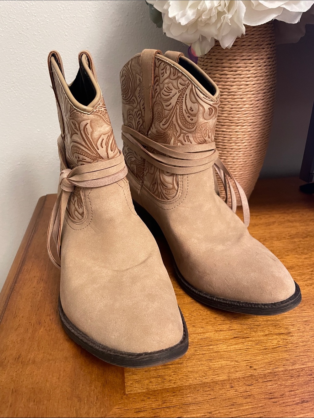 DINGO Western Style Booties 7M Pull-on Faux Tan Suede Look Embossed Pattern